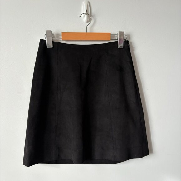 Aritzia Babaton Vegan Suede Modern Mini Skirt Black Size 2 - Picture 6 of 10
